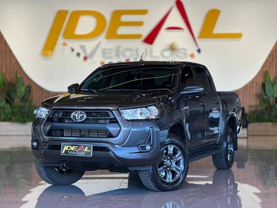 TOYOTA HILUX 2.8 D-4D TURBO DIESEL CD SR 4X4 AUTOMÁTICO TOYOTA HILUX 2.8 D-4D TURBO DIESEL CD SR 4X4 AUTOMÁTICO